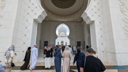Sheikh Zayed Moschee Abu Dhabi 23.04.16 Von Arabien durch den Suezkanal zu Mittelmeerinseln AIDAcosma 030