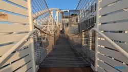 23.05.01 Deck 18 Sportdeck Von Arabien durch den Suezkanal zu Mittelmeerinseln AIDAcosma 011