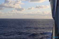 Atlantik 18.10.04 - Big Apple, weißer Strand am türkisen Meer, riesiger Sumpf AIDAluna