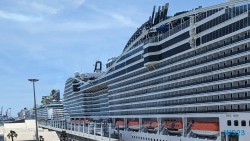 MSC World Europa Barcelona 23.05.05 Von Arabien durch den Suezkanal zu Mittelmeerinseln AIDAcosma 047