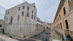 Basilika San Nicola Bari 22.04.16 - Tolle neue Ziele im Mittelmeer während Corona AIDAblu