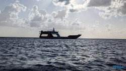 Basseterre 24.12.03 Zu Fuß mit Taxi Fähre Boot Bus zu karibischen Stränden AIDAperla 008