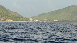 Basseterre 24.12.03 Zu Fuß mit Taxi Fähre Boot Bus zu karibischen Stränden AIDAperla 010