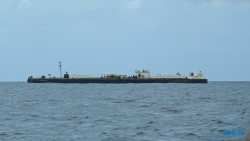 Basseterre 24.12.03 Zu Fuß mit Taxi Fähre Boot Bus zu karibischen Stränden AIDAperla 015