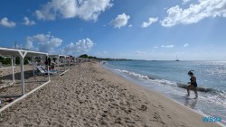 Nevis Basseterre 24.12.03 Zu Fuß mit Taxi Fähre Boot Bus zu karibischen Stränden AIDAperla 001
