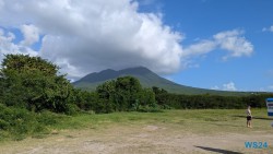 Nevis Basseterre 24.12.03 Zu Fuß mit Taxi Fähre Boot Bus zu karibischen Stränden AIDAperla 003