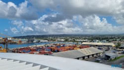 Bridgetown 22.11.03 Wundervolle Straende tuerkises Meer und Regenzeit in der Karibik AIDAperla 002