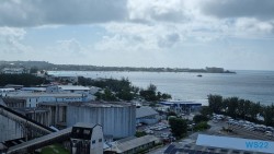 Bridgetown 22.11.03 Wundervolle Straende tuerkises Meer und Regenzeit in der Karibik AIDAperla 005