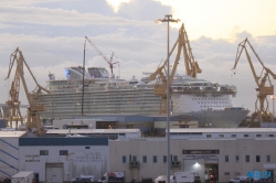 Oasis of the Seas in der Werft Cádiz 19.10.14 - Von Kiel um Westeuropa nach Malle AIDAbella