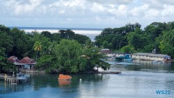 Castries 22.11.06 Wundervolle Straende tuerkises Meer und Regenzeit in der Karibik AIDAperla 029