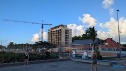 Castries 24.11.30 Zu Fuß mit Taxi Fähre Boot Bus zu karibischen Stränden AIDAperla 021
