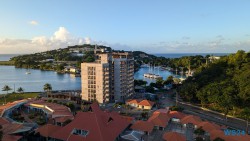 Castries 24.11.30 Zu Fuß mit Taxi Fähre Boot Bus zu karibischen Stränden AIDAperla 022