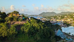 Castries 24.11.30 Zu Fuß mit Taxi Fähre Boot Bus zu karibischen Stränden AIDAperla 024