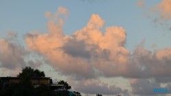 Castries 24.11.30 Zu Fuß mit Taxi Fähre Boot Bus zu karibischen Stränden AIDAperla 026