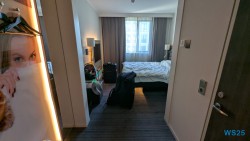 Frankfurt Singapur 25.05.04 Begeistert zum ersten Mal in Südostasien AIDAstella 001