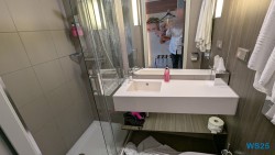 Frankfurt Singapur 25.05.04 Begeistert zum ersten Mal in Südostasien AIDAstella 003