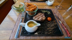 Buffalo Steak House Indischer Ozean 25.05.09 Begeistert zum ersten Mal in Südostasien AIDAstella 014