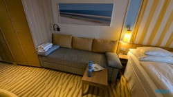 Junior Suite Karibik 24.11.26 Zu Fuß mit Taxi Fähre Boot Bus zu karibischen Stränden AIDAperla 004