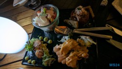 Buffalo Steak House Karibik 24.12.04 Zu Fuß mit Taxi Fähre Boot Bus zu karibischen Stränden AIDAperla 009