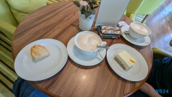 AIDA Lounge Karibik 24.11.26 Zu Fuß mit Taxi Fähre Boot Bus zu karibischen Stränden AIDAperla 031