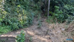 Bequia Kingstown 24.11.29 Zu Fuß mit Taxi Fähre Boot Bus zu karibischen Stränden AIDAperla 027