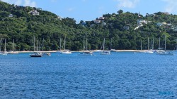 Bequia Kingstown 24.11.29 Zu Fuß mit Taxi Fähre Boot Bus zu karibischen Stränden AIDAperla 038