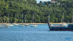 Bequia Kingstown 24.11.29 Zu Fuß mit Taxi Fähre Boot Bus zu karibischen Stränden AIDAperla 039