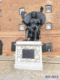 I Am Queen Mary Statue Kopenhagen 19.06.01 - Beste Liegeplätze Ostsee-Kurztour AIDAbella