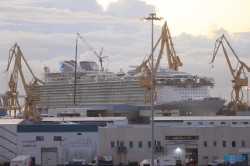 Oasis of the Seas in der Werft Cádiz 19.10.14 - Von Kiel um Westeuropa nach Malle AIDAbella