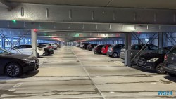 Gateway Gardens Frankfurt La Romana 24.11.21 Zu Fuß mit Taxi Fähre Boot Bus zu karibischen Stränden AIDAperla 003