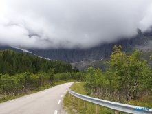 Leknes 19.08.04 - Fjorde Berge Wasserfälle - Fantastische Natur in Norwegen AIDAbella