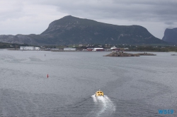 Leknes 19.08.04 - Fjorde Berge Wasserfälle - Fantastische Natur in Norwegen AIDAbella