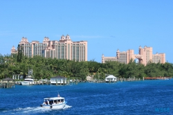 Atlantis Paradise Island Nassau 18.10.06 - Big Apple, weißer Strand am türkisen Meer, riesiger Sumpf AIDAluna