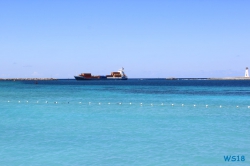 Nassau 18.10.06 - Big Apple, weißer Strand am türkisen Meer, riesiger Sumpf AIDAluna