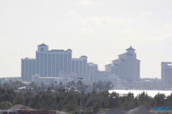 The Baha Mar Casino & Hotel Nassau 18.10.06 - Big Apple, weißer Strand am türkisen Meer, riesiger Sumpf AIDAluna