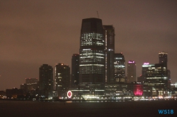 Jersey City New York 18.10.12 - Big Apple, weißer Strand am türkisen Meer, riesiger Sumpf AIDAluna