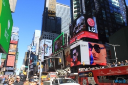 Times Square New York 18.10.12 - Big Apple, weißer Strand am türkisen Meer, riesiger Sumpf AIDAluna