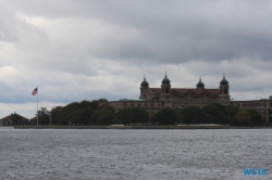 Ellis Island New York 18.10.13 - Big Apple, weißer Strand am türkisen Meer, riesiger Sumpf AIDAluna