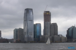 Jersey City New York 18.10.13 - Big Apple, weißer Strand am türkisen Meer, riesiger Sumpf AIDAluna