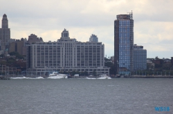 New York 18.10.13 - Big Apple, weißer Strand am türkisen Meer, riesiger Sumpf AIDAluna