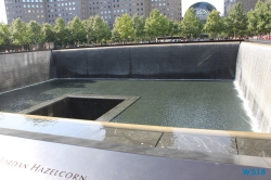 9/11 Memorial New York 18.09.30 - Big Apple, weißer Strand am türkisen Meer, riesiger Sumpf AIDAluna