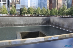 9/11 Memorial New York 18.09.30 - Big Apple, weißer Strand am türkisen Meer, riesiger Sumpf AIDAluna