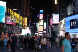 Times Square New York 18.09.30 - Big Apple, weißer Strand am türkisen Meer, riesiger Sumpf AIDAluna