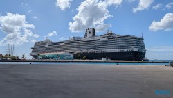 Koningsdam Oranjestad 25.12.06 Baden und Schnorcheln im kristallklaren Meer AIDAperla 004