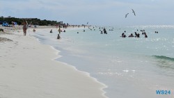 Eagle Beach Oranjestad 24.11.23 Zu Fuß mit Taxi Fähre Boot Bus zu karibischen Stränden AIDAperla 006