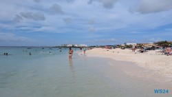 Eagle Beach Oranjestad 24.11.23 Zu Fuß mit Taxi Fähre Boot Bus zu karibischen Stränden AIDAperla 012