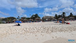 Eagle Beach Oranjestad 24.11.23 Zu Fuß mit Taxi Fähre Boot Bus zu karibischen Stränden AIDAperla 015