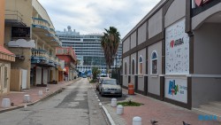 Oranjestad 24.11.23 Zu Fuß mit Taxi Fähre Boot Bus zu karibischen Stränden AIDAperla 020