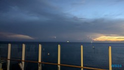 Oranjestad 24.11.23 Zu Fuß mit Taxi Fähre Boot Bus zu karibischen Stränden AIDAperla 024