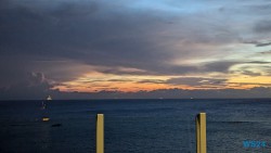 Oranjestad 24.11.23 Zu Fuß mit Taxi Fähre Boot Bus zu karibischen Stränden AIDAperla 025